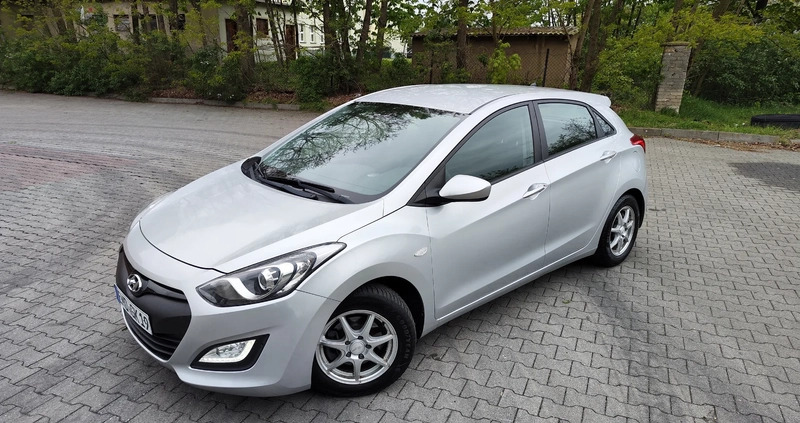 Hyundai I30 cena 31900 przebieg: 180000, rok produkcji 2012 z Praszka małe 466
